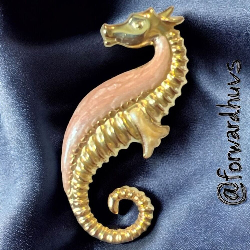 Vintage Seahorse Brooch – Coral Enamel & Gold Tone Metal